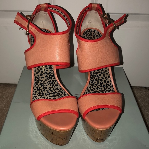 Wood grain wedges - Picture 1 of 5